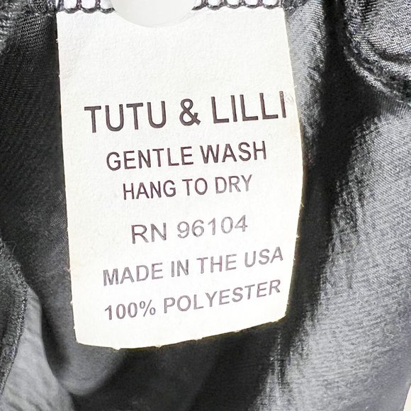 Tutu & Lilli S Black Satin Flowy Tunic Ruffle Hem Short Sleeves Round Neck - Picture 6 of 7